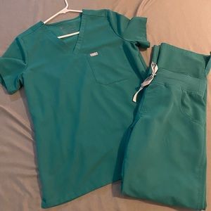 Figs Small Catarina Top & Small Kade cargo pants in Hunter Green